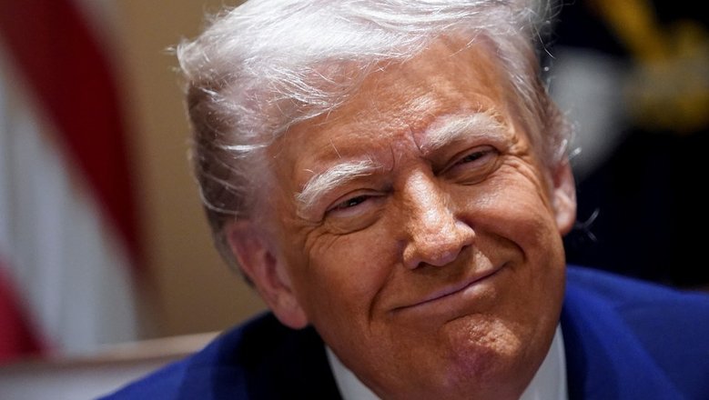 «Она очень красивая»: на гольф-курорте Трампа появилась его бронзовая статуя высотой в 4,5 метра