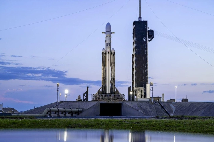 Редко, но метко: сверхтяжелая ракета-носитель Falcon Heavy совершила 12-й полет