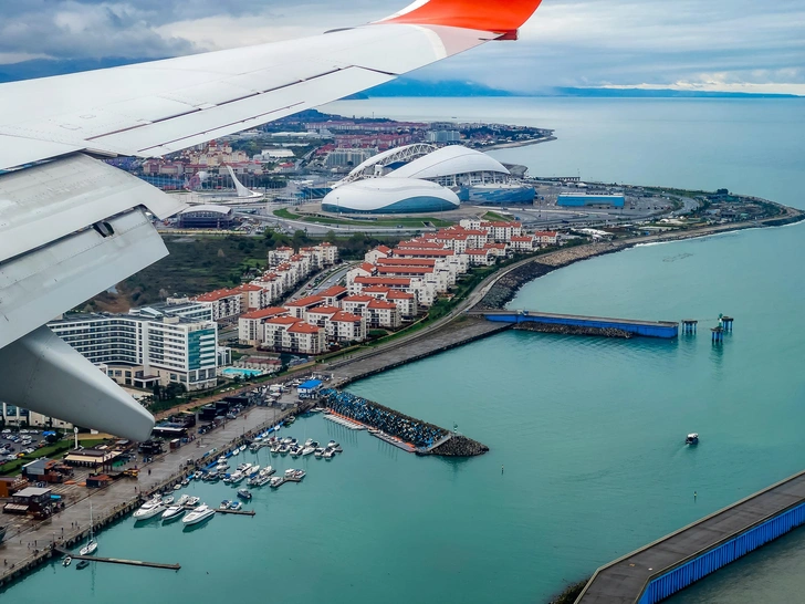 Слетать в июле — 50 тыс. на одного: россиянин решил отомстить сочинцам за дорогие авиабилеты