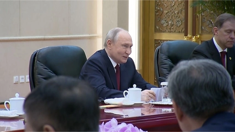 Путин заявил о продолжении безвизового режима с Китаем